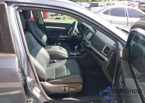 2019 Toyota Highlander Xle z USA, uszkodzony, nr VIN 5TDKZRFH6KS340608